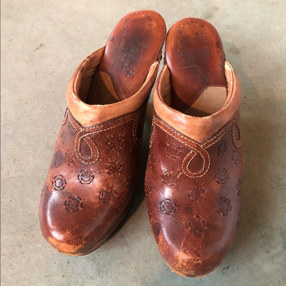 Vintage Authentic Leather Clogs by Fayya Size 7M